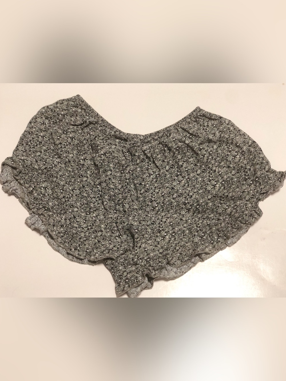 Preowned Brandy Melville Vodi Shorts Ruffles Floral Pattern One Size Women’s